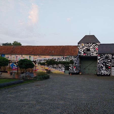 B&B At Haras Petit-Hallet Hannut Exterior photo